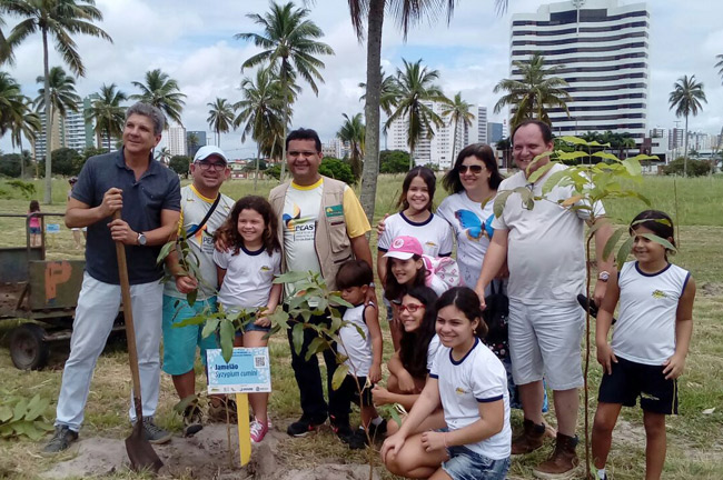 Colégio Amadeus e SEMA plantam o Bosque da UNESCO