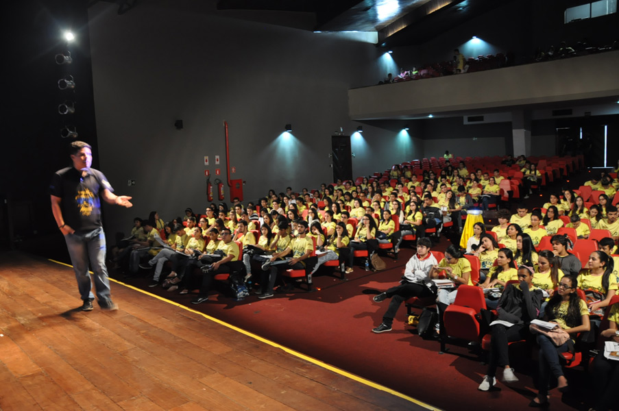 Amadeus realiza segunda edição da Grande Revisão Enem 2016