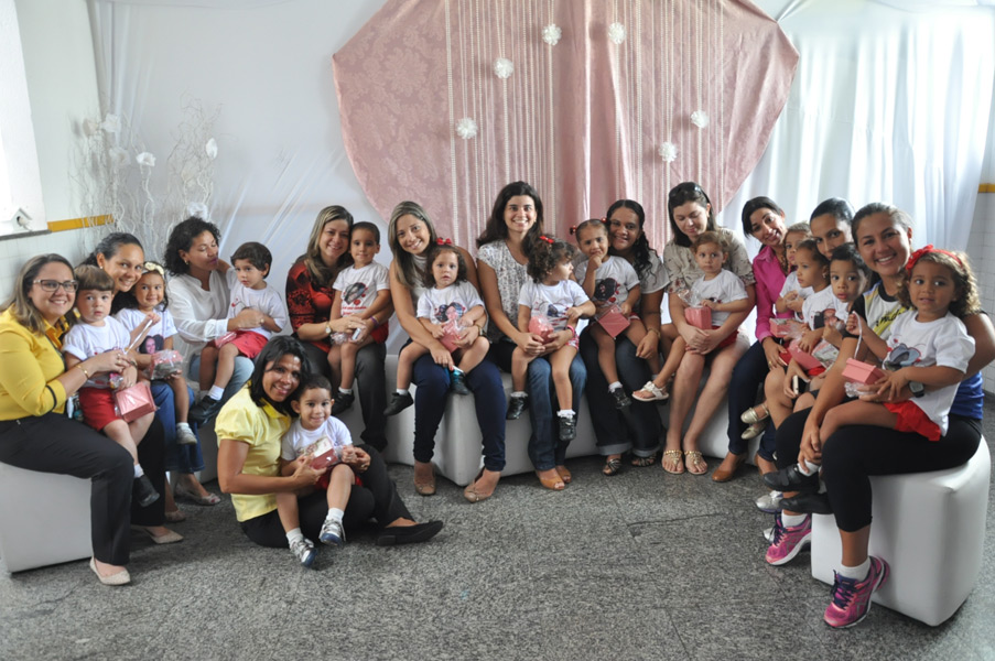 Colégio Amadeus realiza festa para homenagear as mães