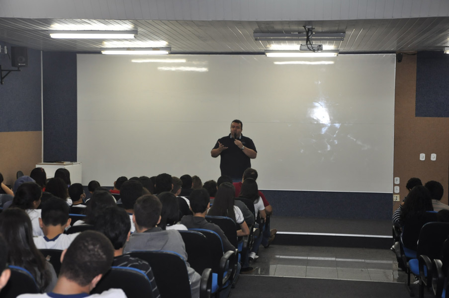 Alunos do Amadeus participam de palestra sobre Alto Desempenho