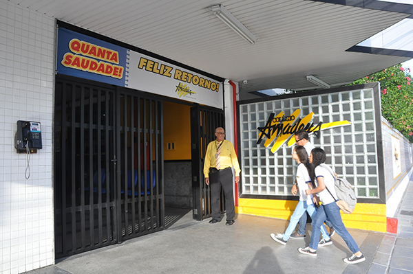 Alunos do Colégio Amadeus retornam às aulas