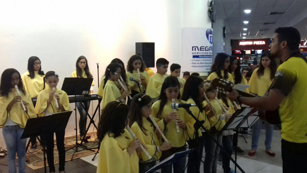 Amadeus participa de Mc Dia Feliz