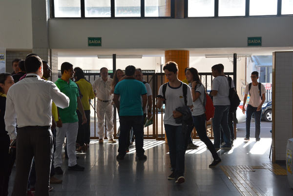 Alunos da 3ª série do Ensino Médio iniciam ano letivo