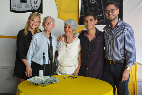 Aluno do Colégio Amadeus lança livro de poesia